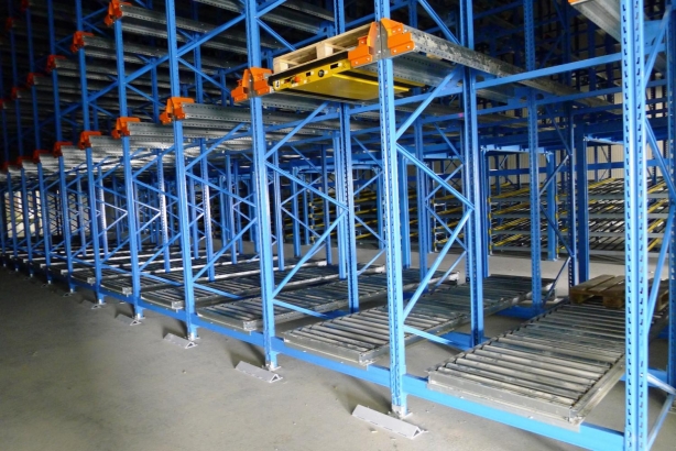 RAFTURI SEMIAUTOMATE PENTRU DEPOZITARE/PRELUARE PALETI