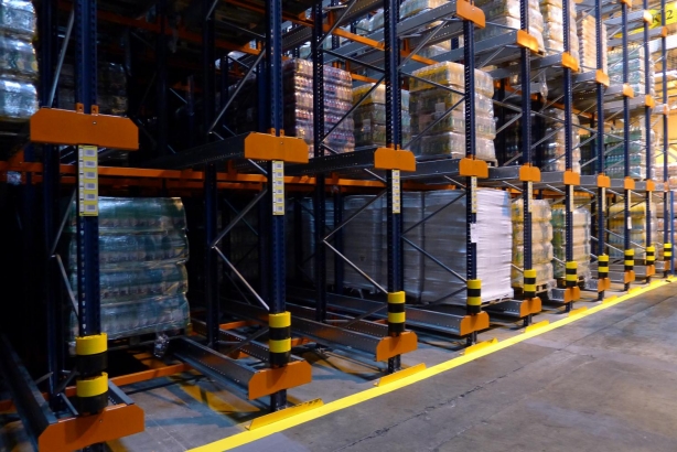 RAFTURI SEMIAUTOMATE PENTRU DEPOZITARE/PRELUARE PALETI