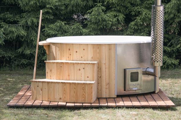 Mini-piscina Spa Hot tub DELUXE din fibra de sticla cu decoratiune exterioara de lemn